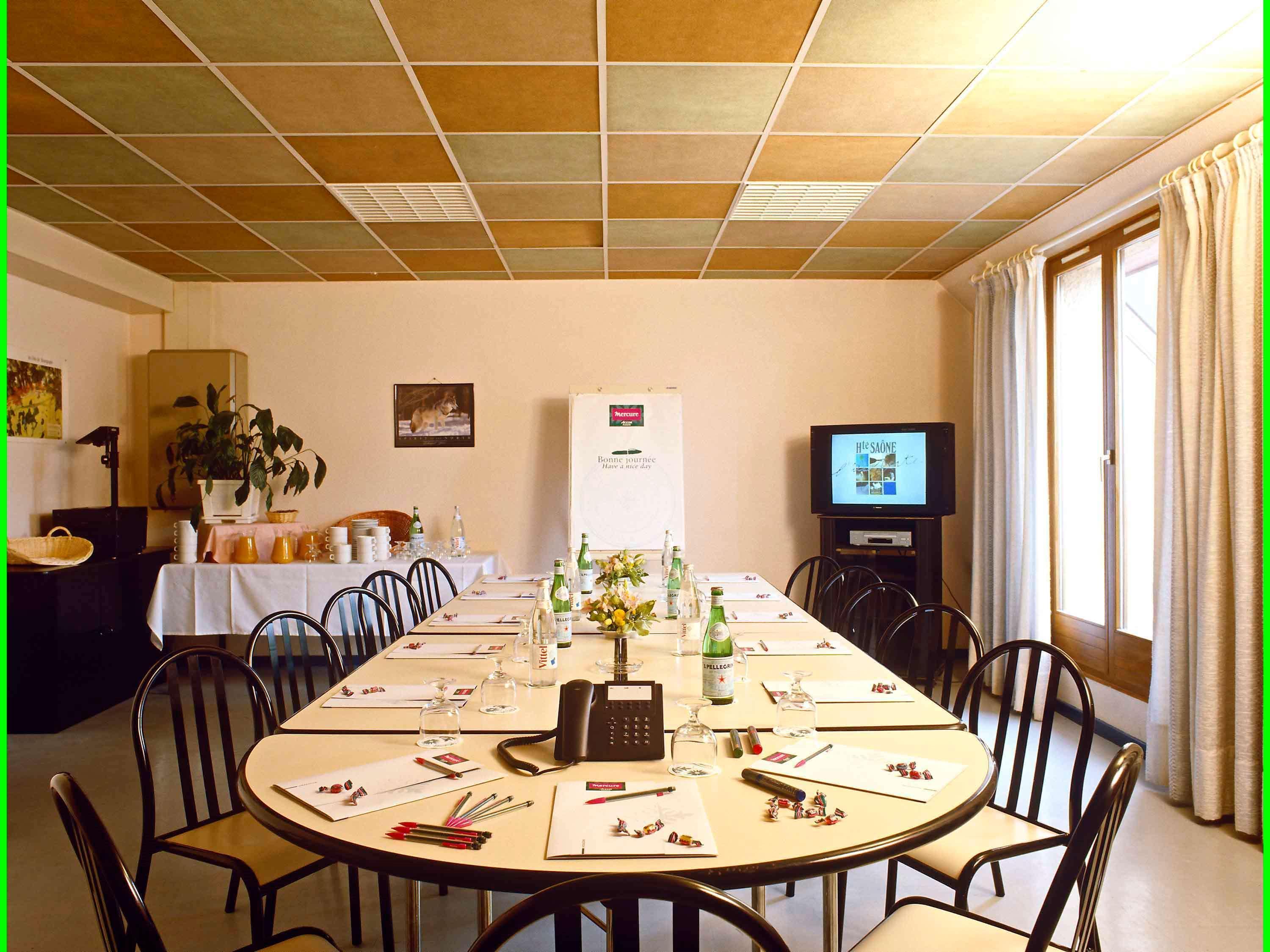 Mercure Hexagone Luxeuil Luxeuil-les-Bains Exterior foto